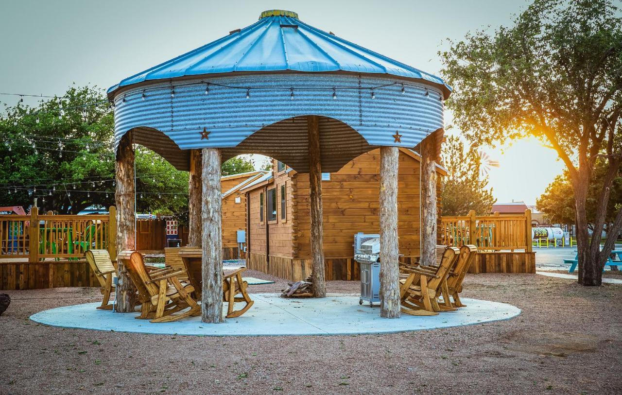 The Big Texan - Cabins And Wagons Amarillo Exterior photo