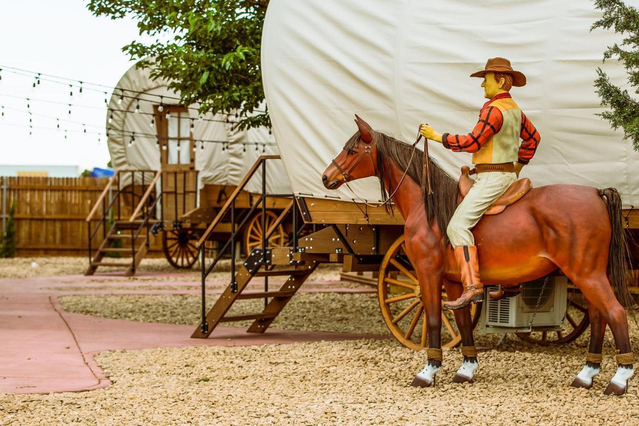 The Big Texan - Cabins And Wagons Amarillo Exterior photo