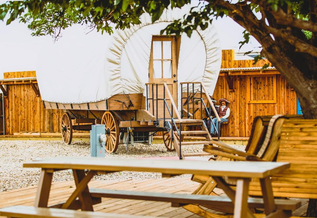 The Big Texan - Cabins And Wagons Amarillo Exterior photo